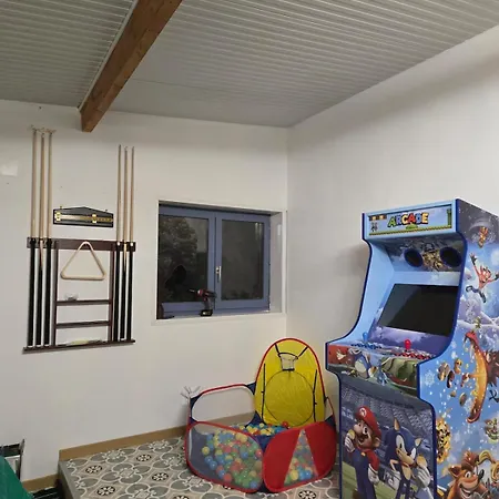 Maison Familiale Piscine Jaccuzzi בית נופש *